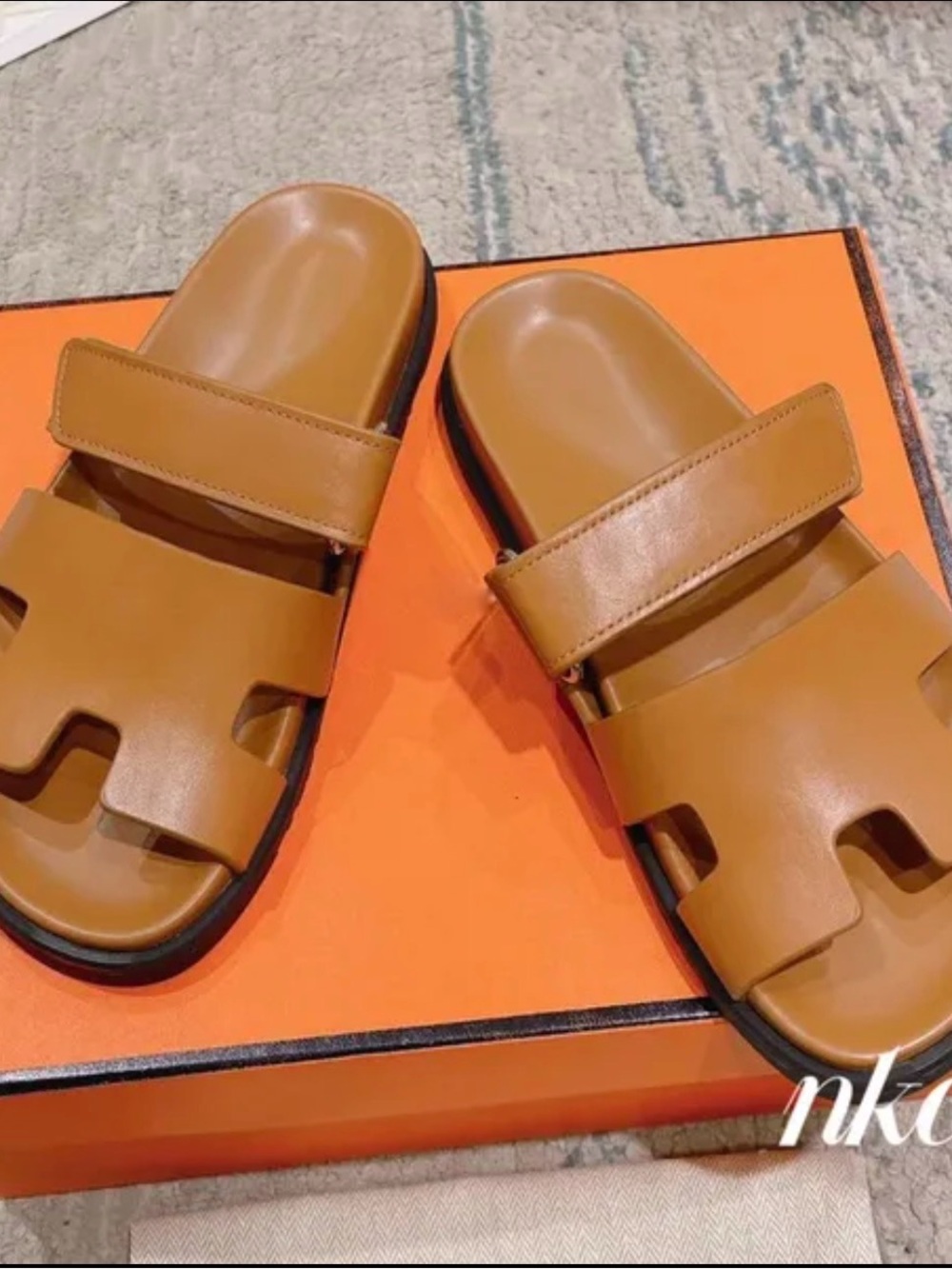 H Slide Sandals Chypre style in Cognac Brown